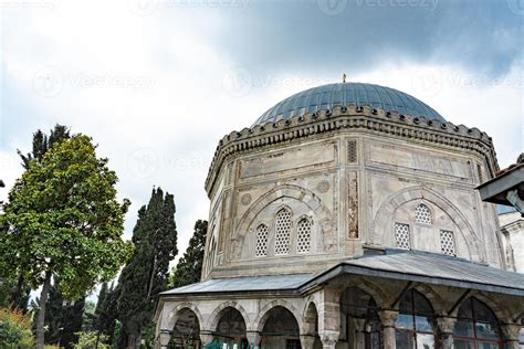 Le Tombeau de Süleyman Şah: Une Ode à l'Architecture Seljukide et aux Délices du Ciel