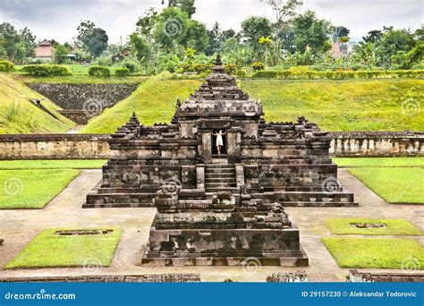 Le Candi Sambisari? Un Rêve d'Architecture Hindoue Antique!